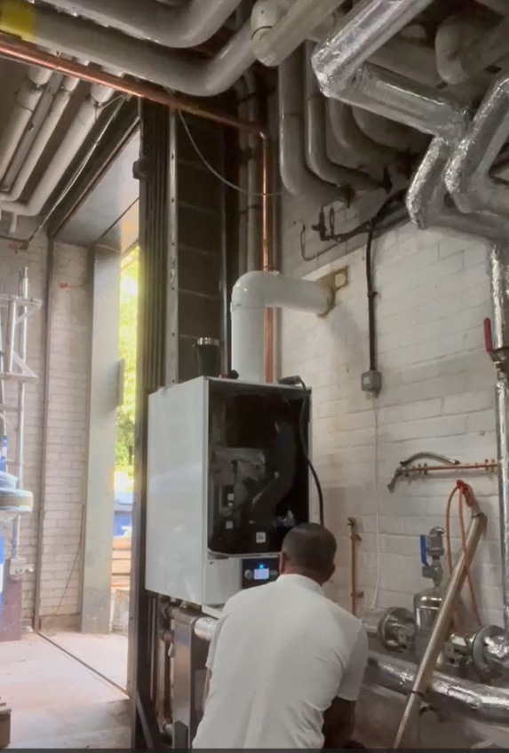 Efficient Boiler Installation: Replacing an Aging 150 KW CXI Boiler with the Ideal Evomax